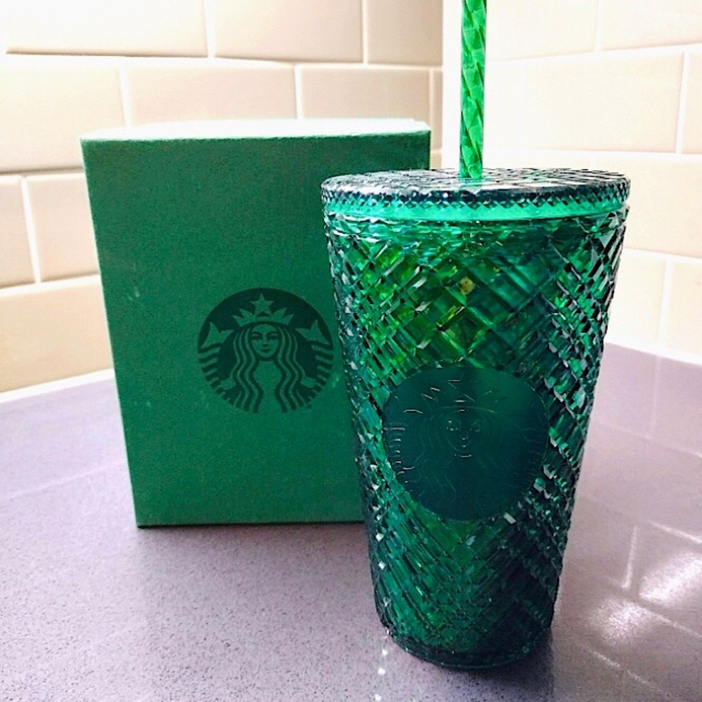 🆕🔥 CUTE STARBUCKS RARE COLOR PLASTIC TUMBLER WITH REUSABLE STRAW SIZE GRANDE